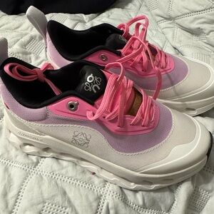 On cloud Brand new size 5